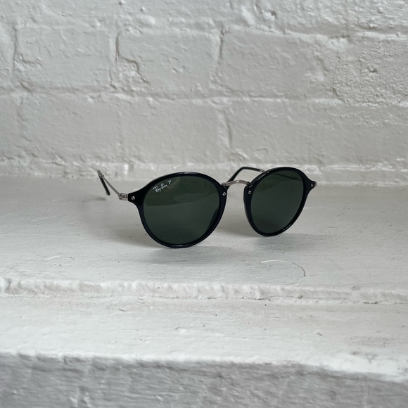 Ray-Ban Round Fleck Sunglasses - Picture 1 of 5